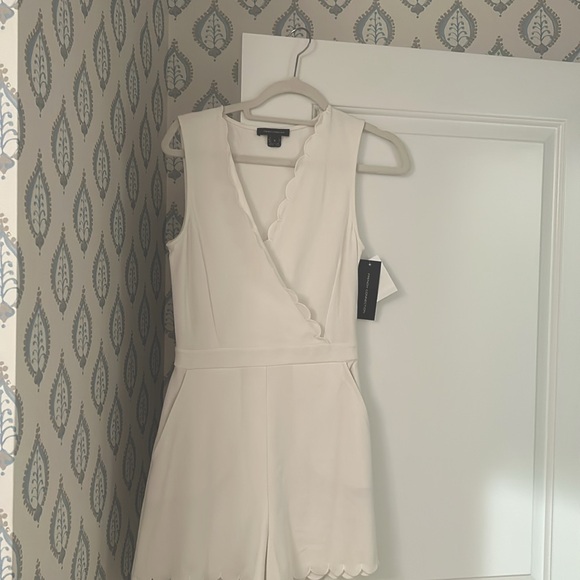 French Connection white scallop romper- Size 6 - Picture 3 of 6